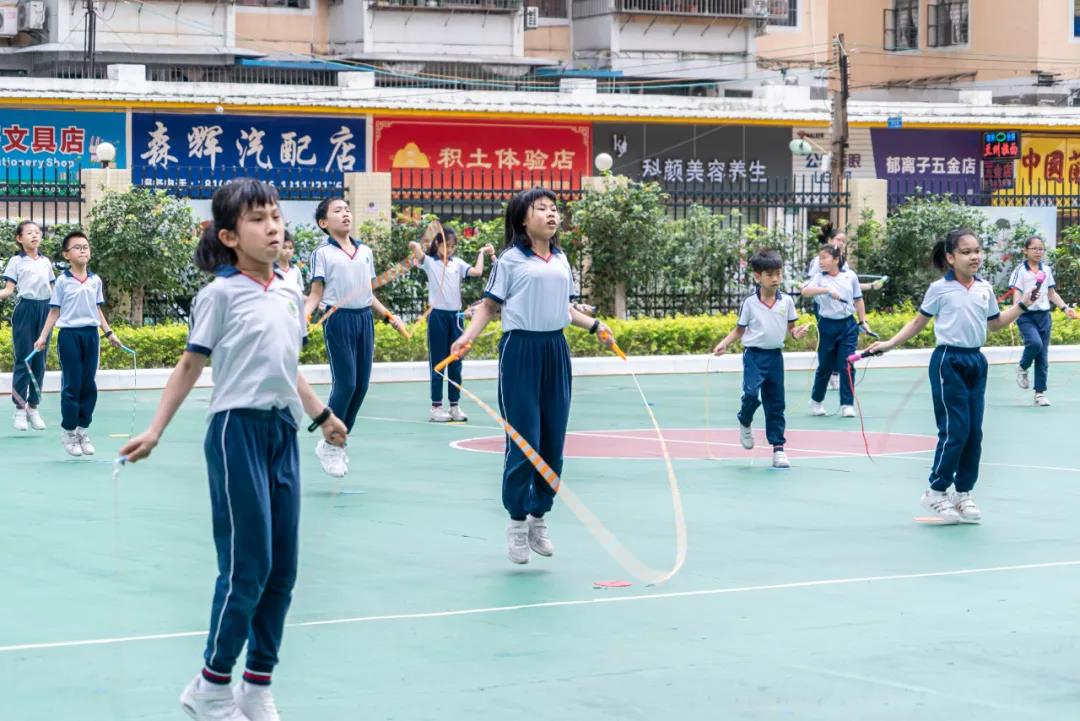 廣州市海珠區(qū)怡樂路小學(xué)會場體育課.jpg